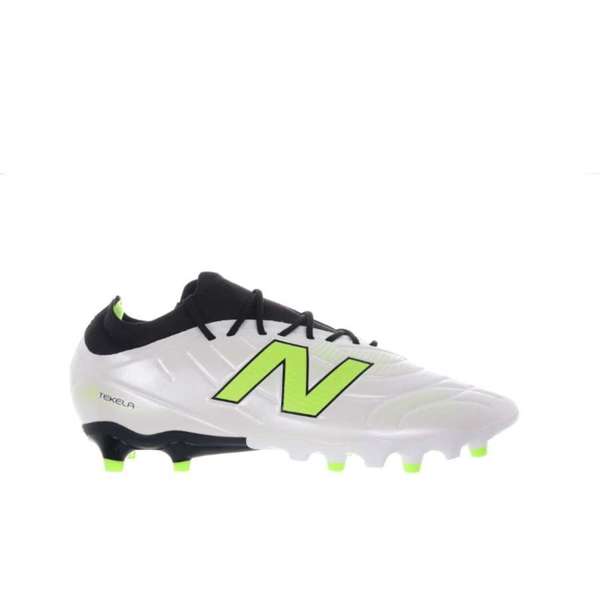 Tacos de Fútbol New Balance Tekela Team Low Laced FG v5